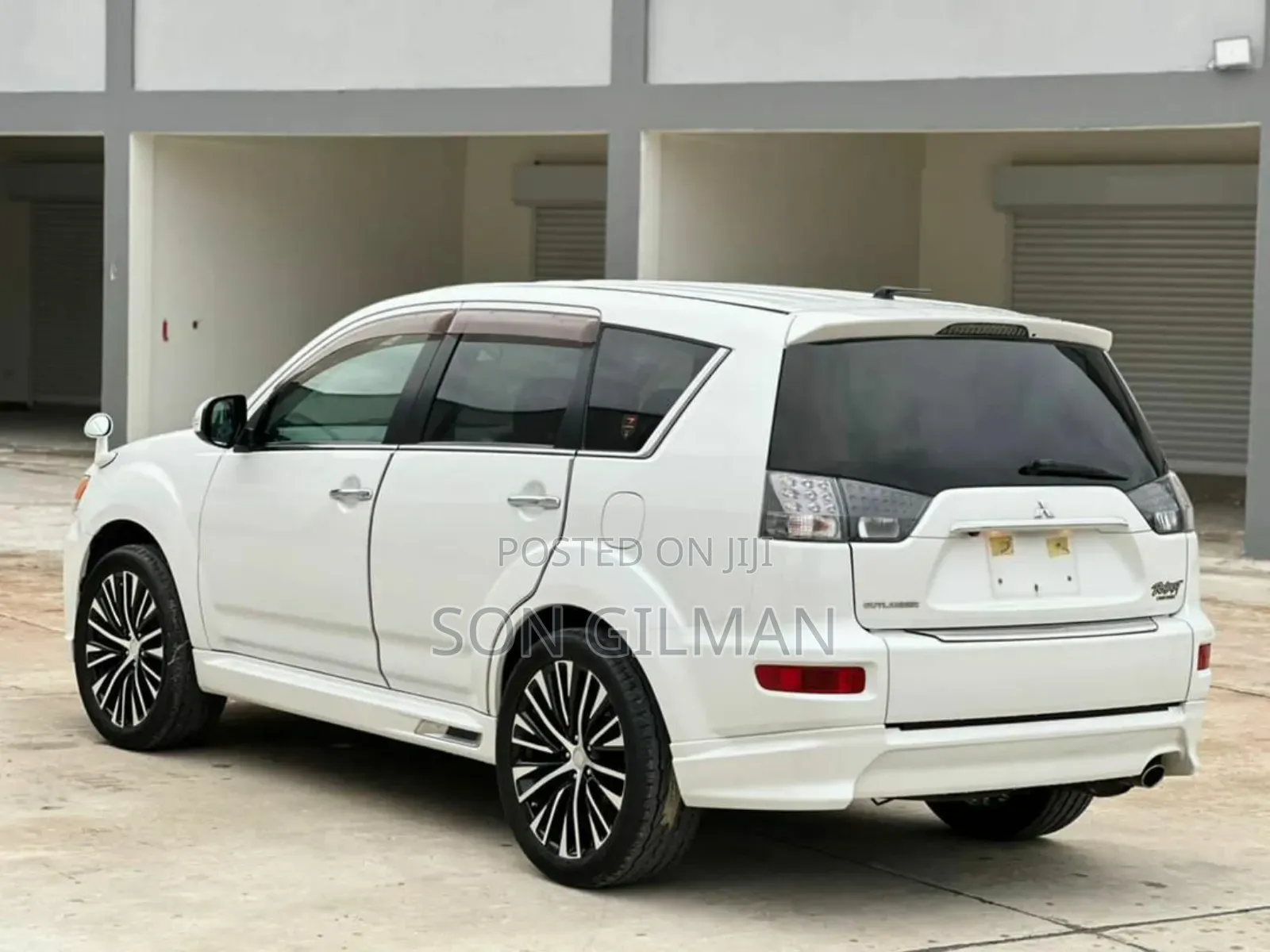 Mitsubishi Outlander 2011 White