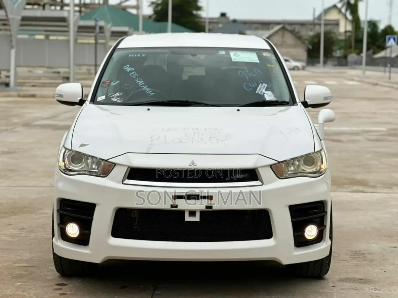 Mitsubishi Outlander 2011 White