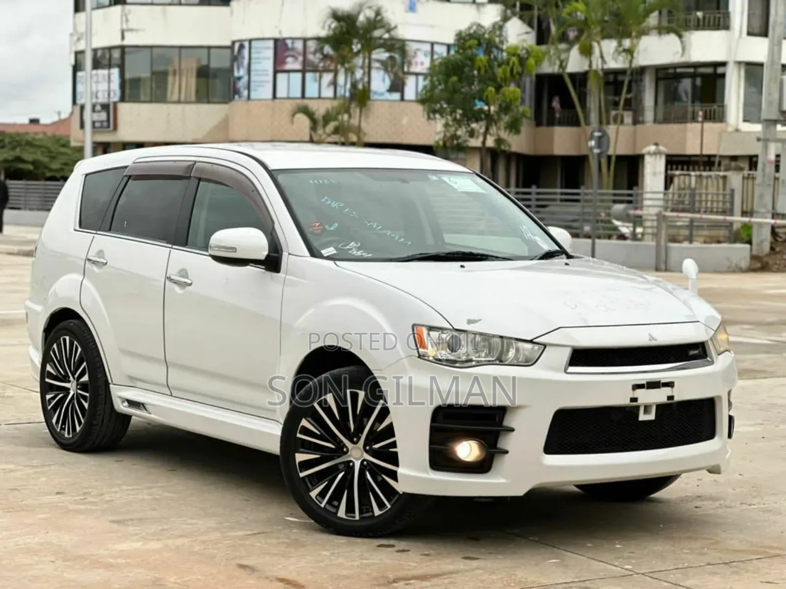 Mitsubishi Outlander 2011 White