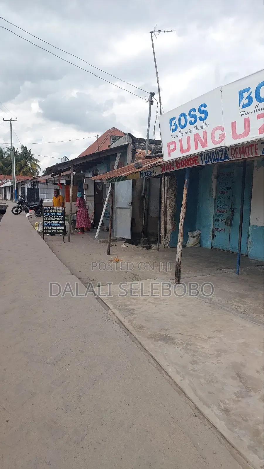 13bdrm Bungalow in Yombo Kwa Limboa for sale