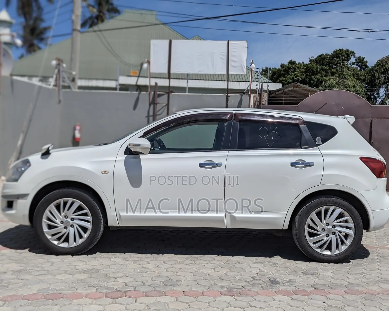 Nissan Dualis 2012 White