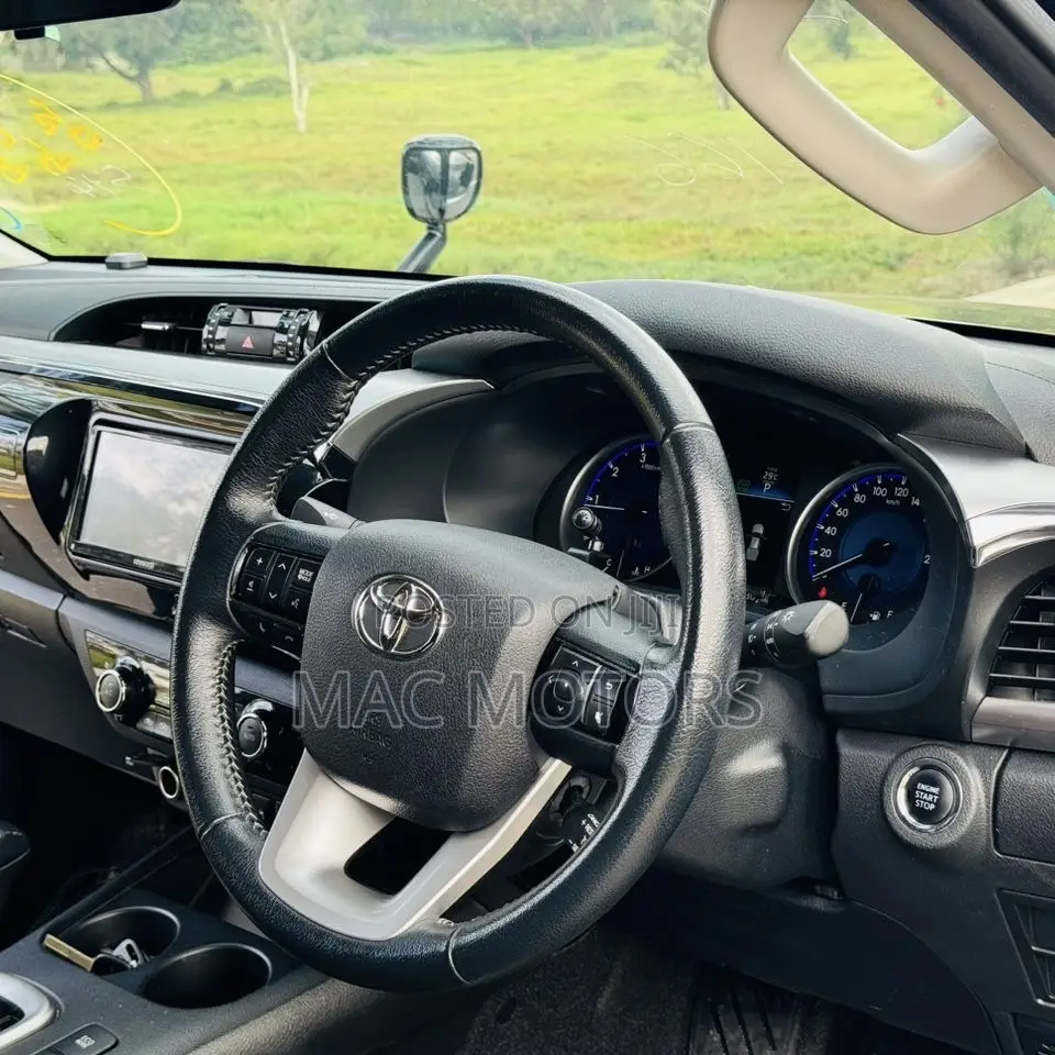 Toyota Hilux 2018 Black