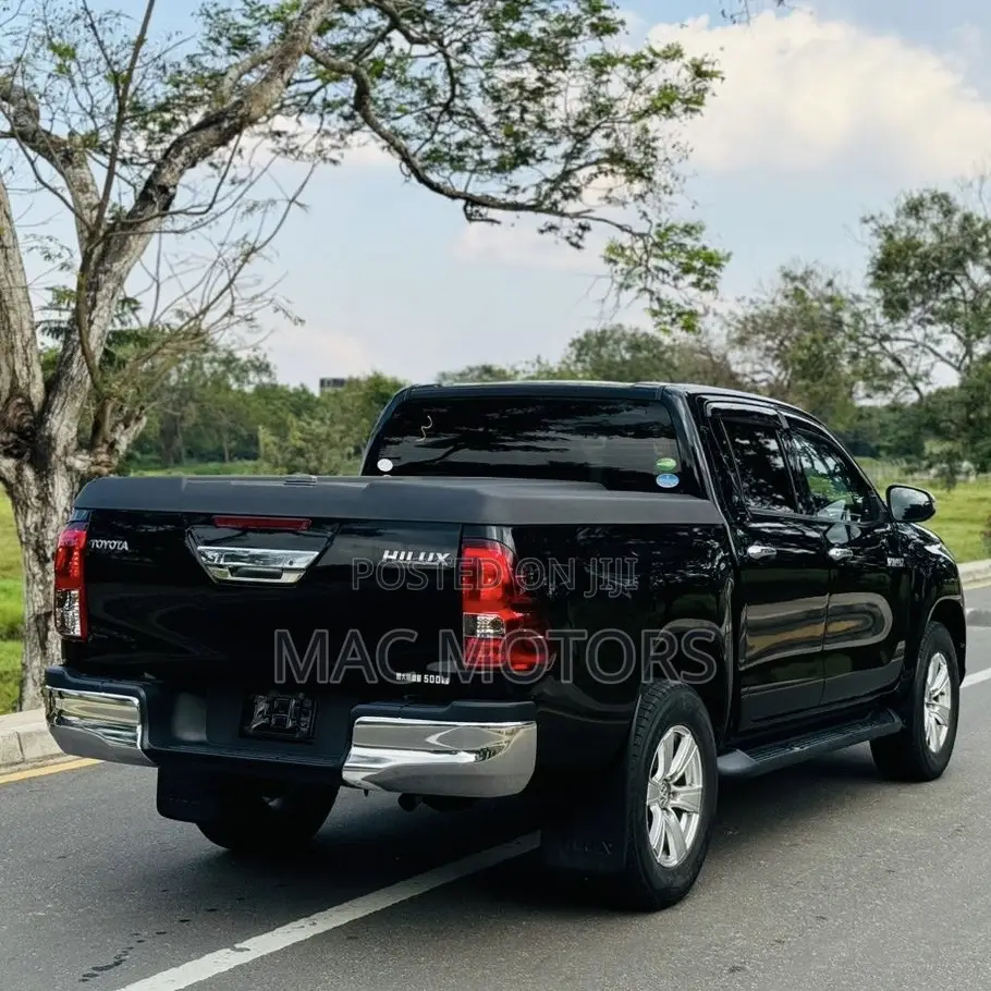 Toyota Hilux 2018 Black