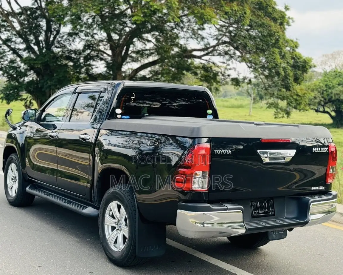 Toyota Hilux 2018 Black