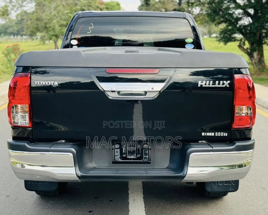 Toyota Hilux 2018 Black