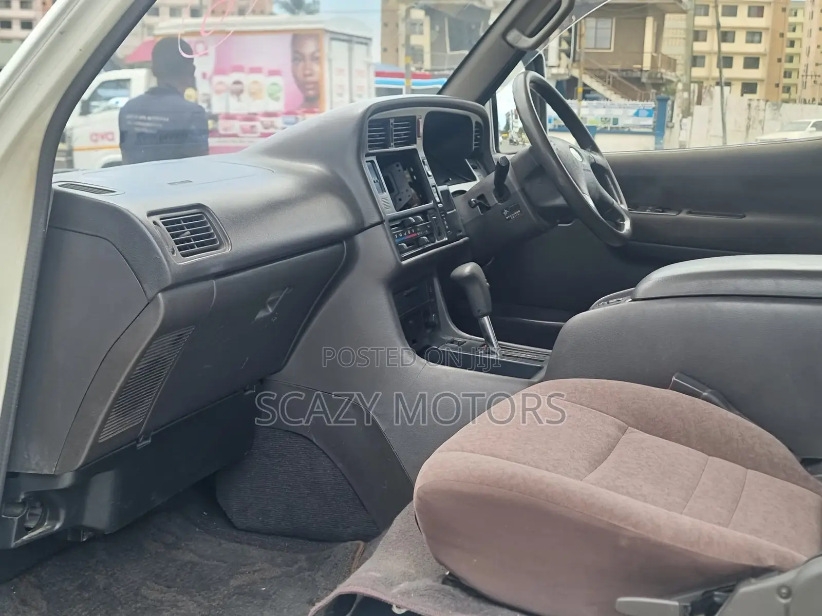 Toyota HiAce 2002 White