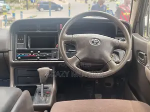 Toyota HiAce 2002 White