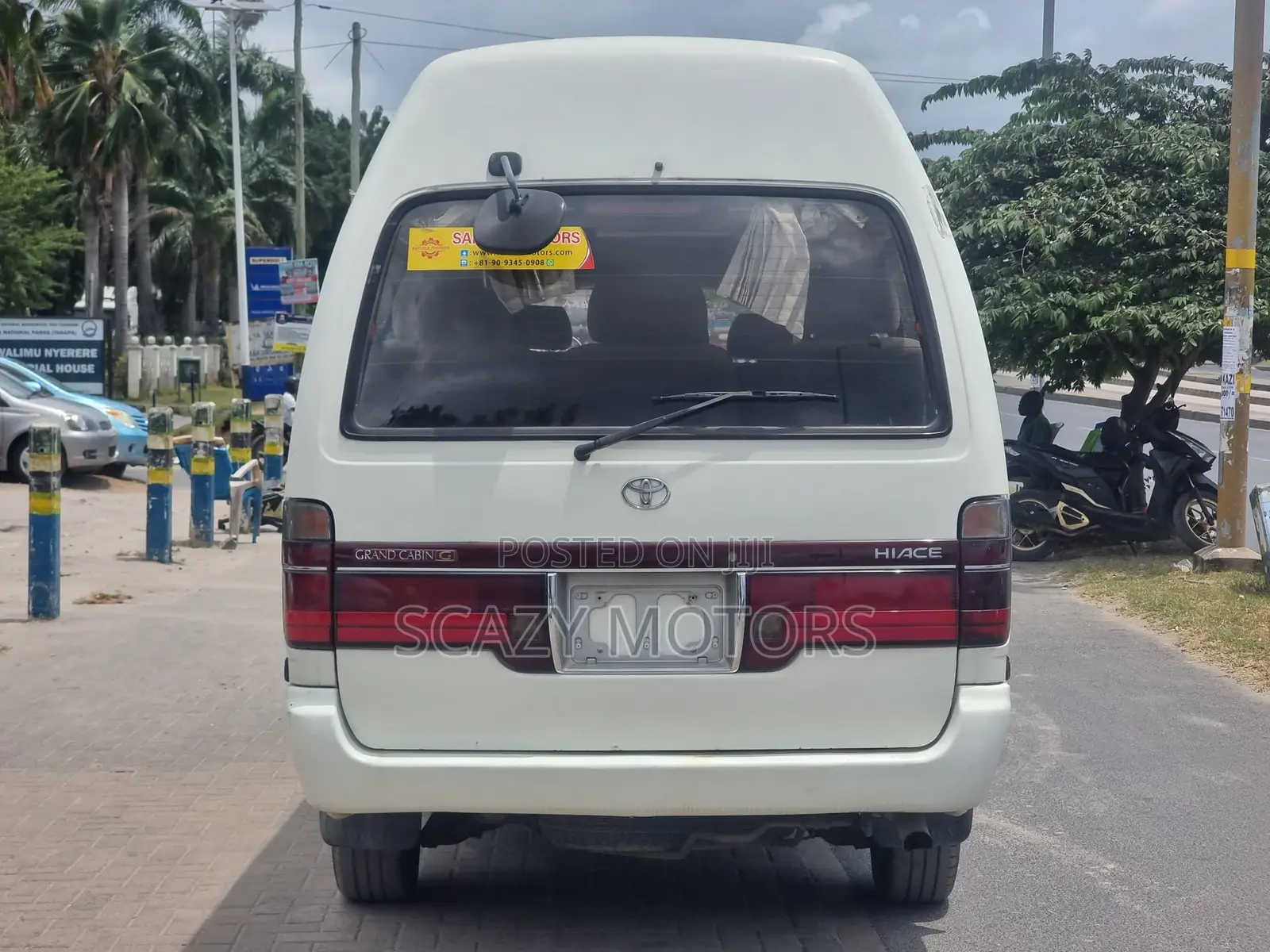 Toyota HiAce 2002 White