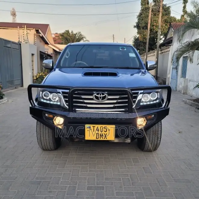 Toyota Hilux SR 4x4 2014 Blue