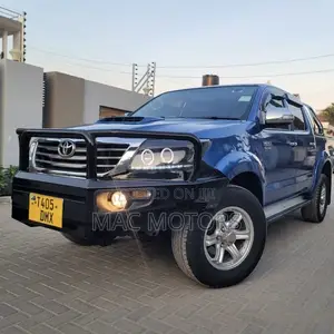 Toyota Hilux SR 4x4 2014 Blue