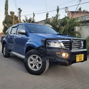 Toyota Hilux SR 4x4 2014 Blue
