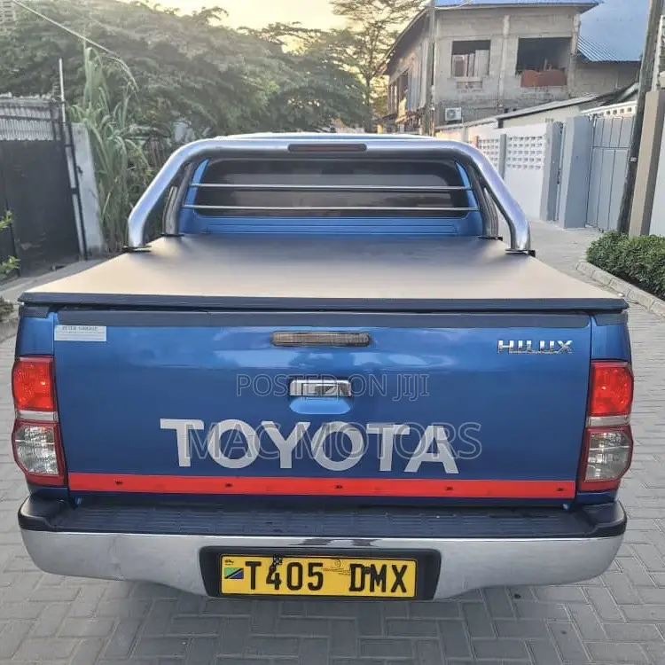 Toyota Hilux SR 4x4 2014 Blue