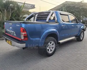 Toyota Hilux SR 4x4 2014 Blue