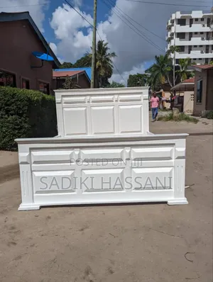 Kitanda Cha Mbao Futi 5/6