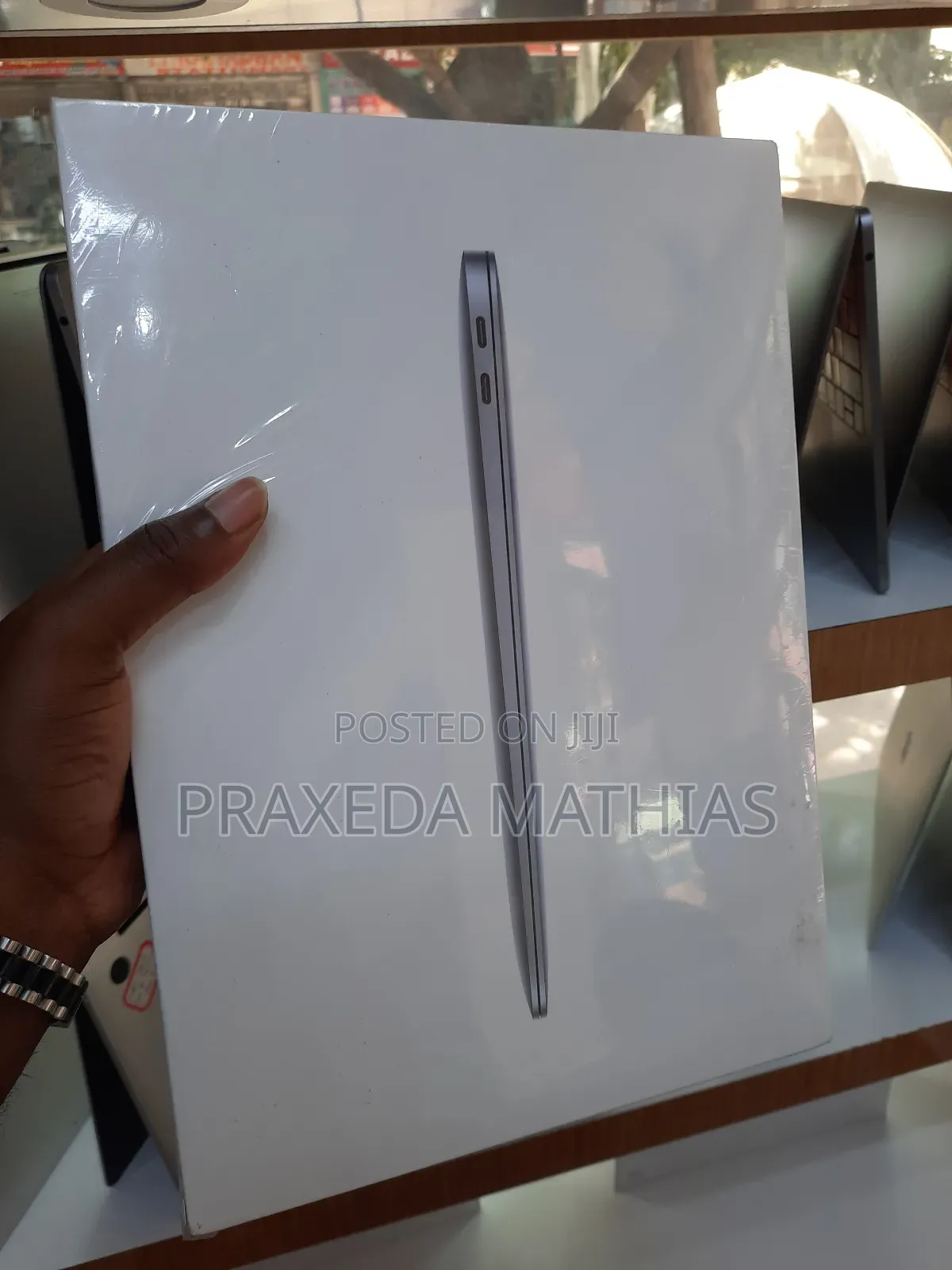 New Laptop Apple MacBook Air 2020 M1 8GB Apple M1 SSD 256GB