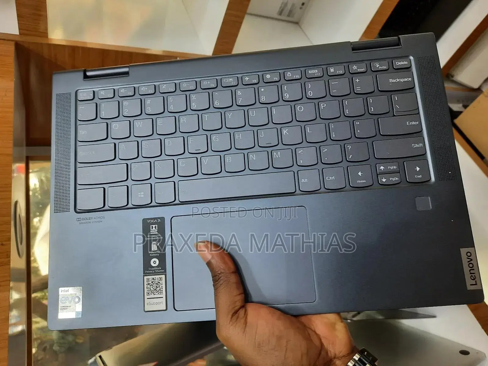 New Laptop Lenovo Yoga 710 8GB Intel Core I5 SSD 512GB