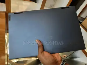 New Laptop Lenovo Yoga 710 8GB Intel Core I5 SSD 512GB