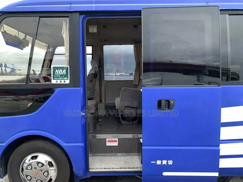 Mitsubishi Fuso Rosa 2001 Blue