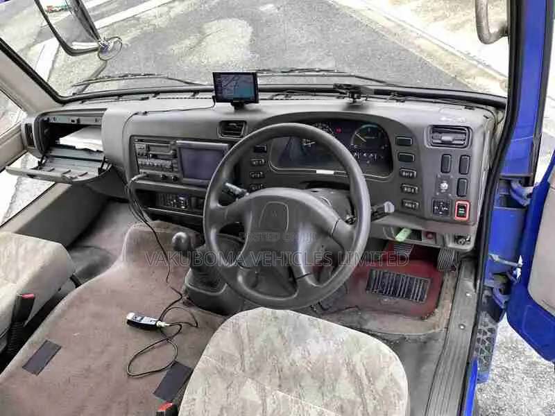 Mitsubishi Fuso Rosa 2001 Blue