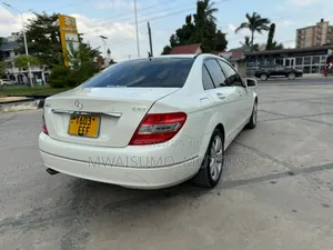 Mercedes-Benz C200 2010 Off white