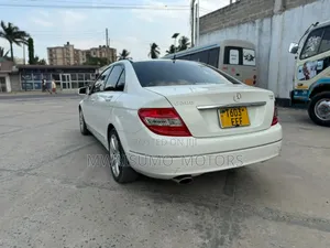 Mercedes-Benz C200 2010 Off white