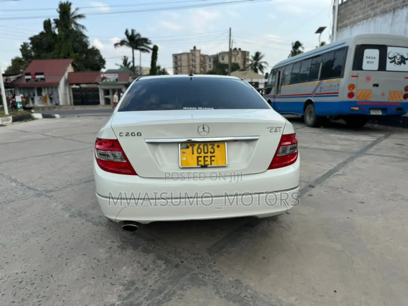 Mercedes-Benz C200 2010 Off white