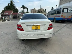 Mercedes-Benz C200 2010 Off white