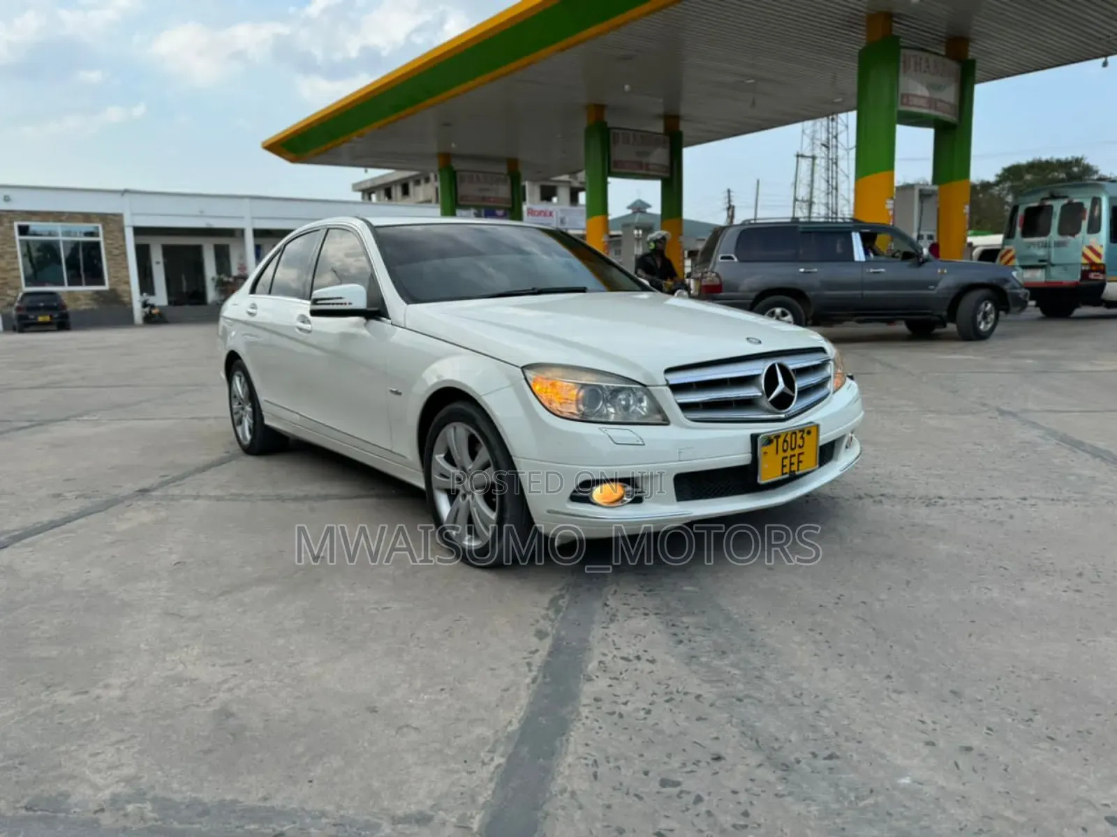 Mercedes-Benz C200 2010 Off white
