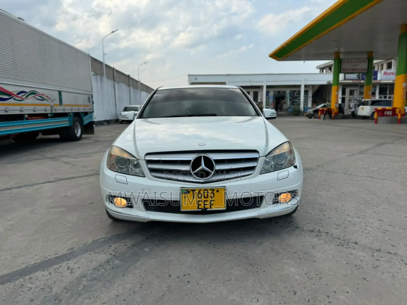 Mercedes-Benz C200 2010 Off white