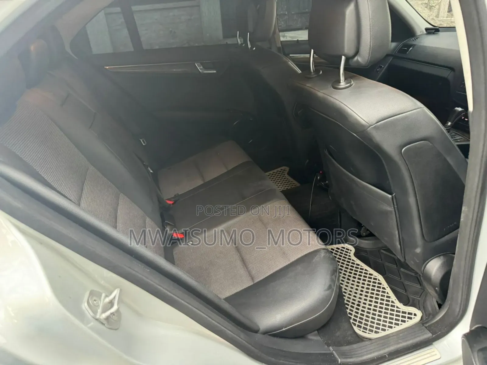 Mercedes-Benz C200 2010 Off white