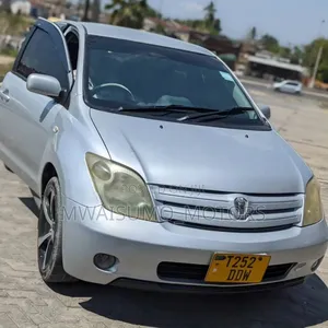 Toyota IST 2002 Silver