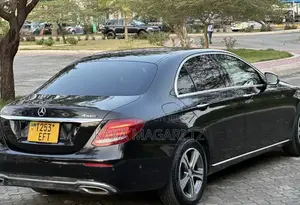 Mercedes-Benz E200 2017 Black