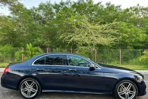 Mercedes-Benz E220 2017 Blue