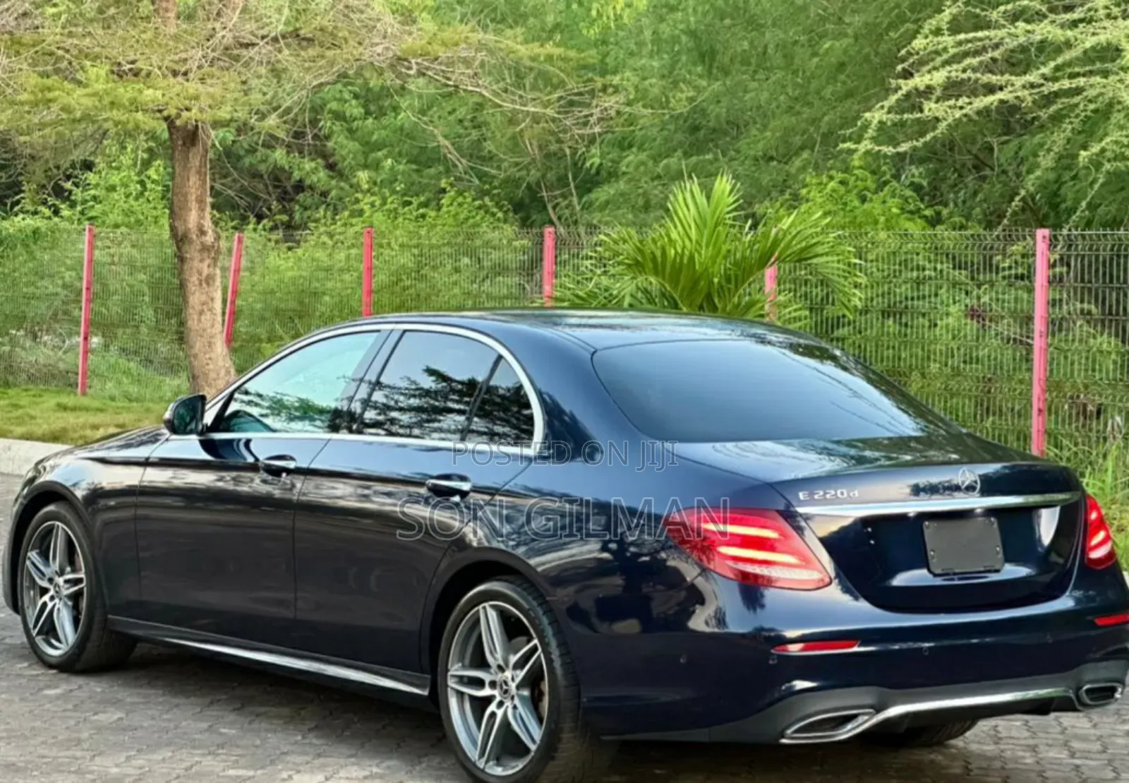 Mercedes-Benz E220 2017 Blue