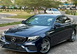 Mercedes-Benz E220 2017 Blue