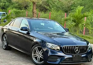 Mercedes-Benz E220 2017 Blue