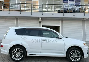 Mitsubishi Outlander 2011 Pearl