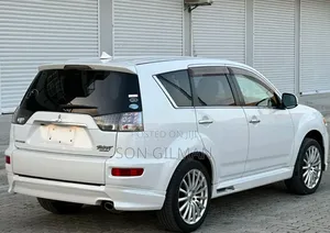 Mitsubishi Outlander 2011 Pearl