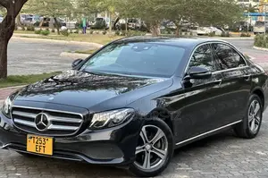 Mercedes-Benz E200 2017 Black