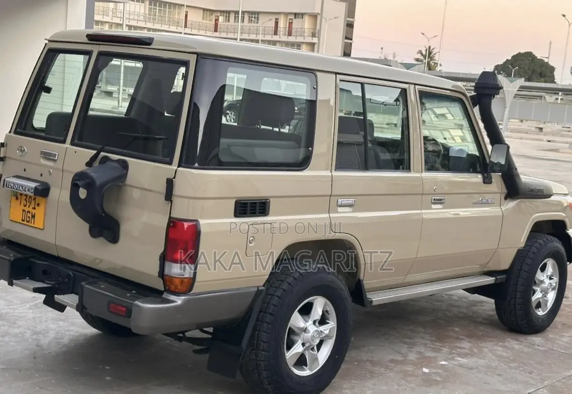 Toyota Land Cruiser 2015 Brown