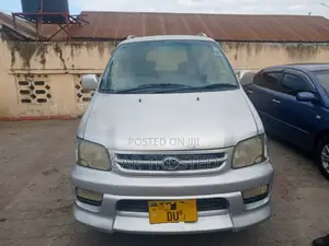Toyota Noah 2.0 AWD (8 Seater) 2003 Silver