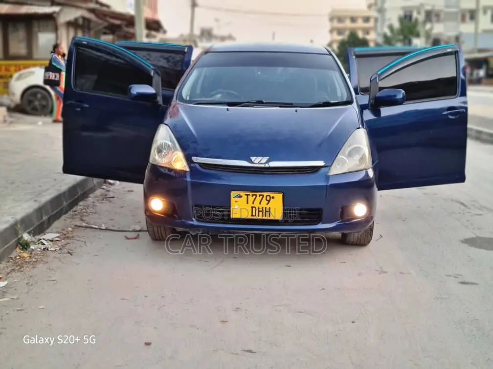 Toyota Wish 2005 Blue