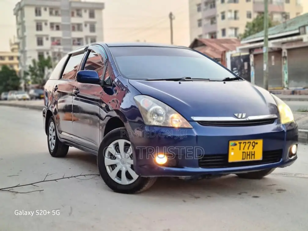Toyota Wish 2005 Blue