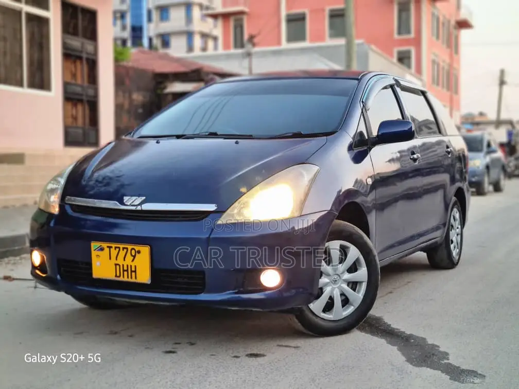 Toyota Wish 2005 Blue