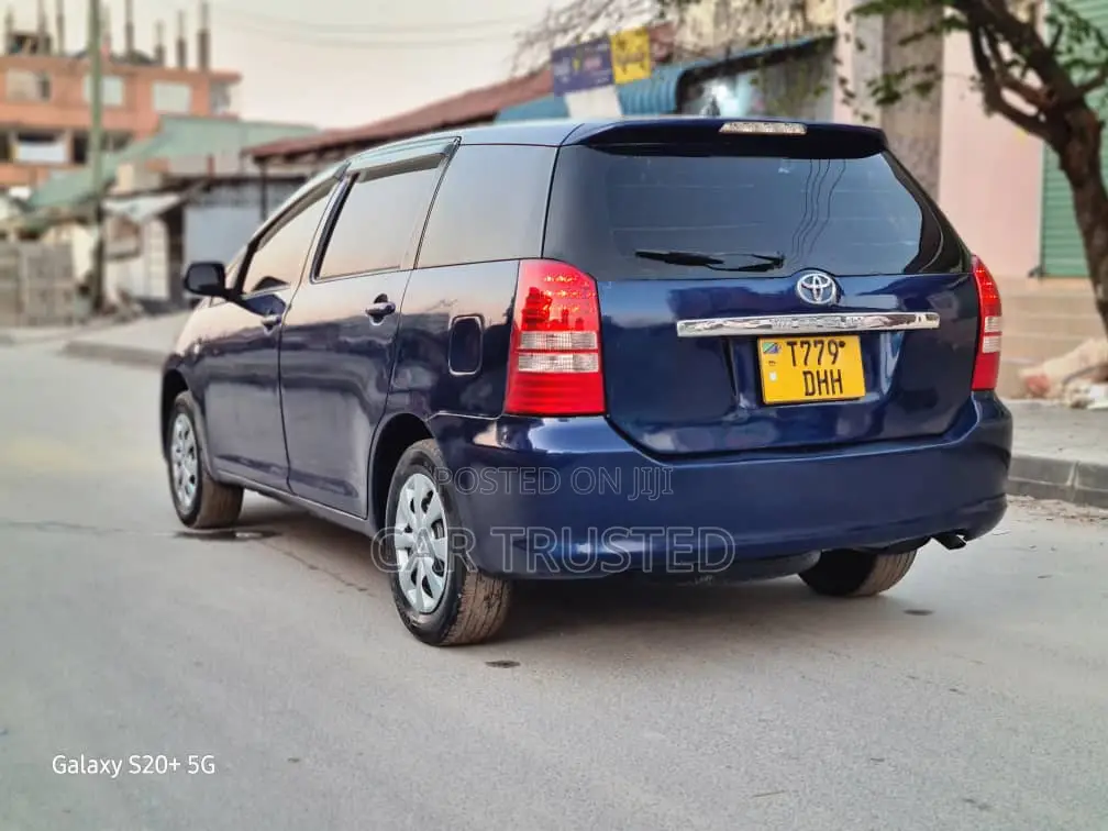 Toyota Wish 2005 Blue