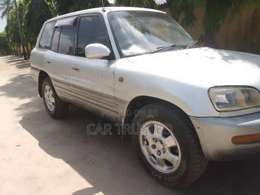 Toyota RAV4 Base 4x4 1999 Silver