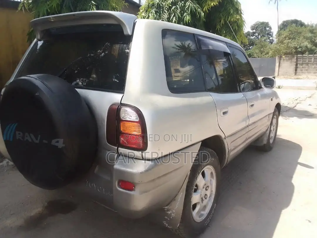 Toyota RAV4 Base 4x4 1999 Silver