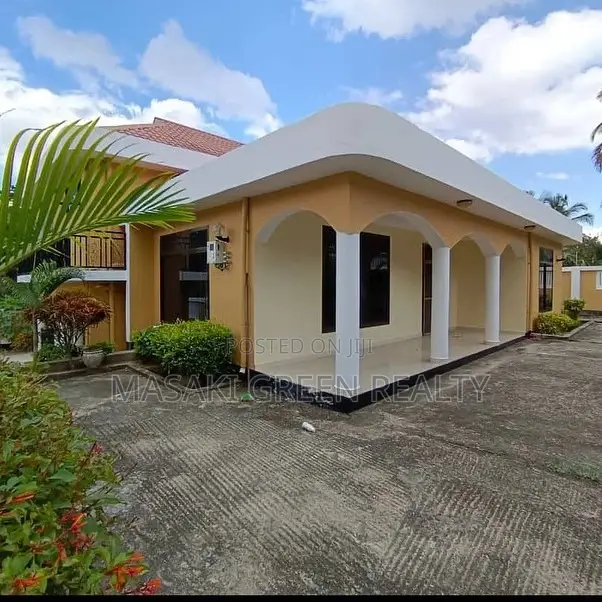 6bdrm House in Msuguru Estate, Kinondoni for sale