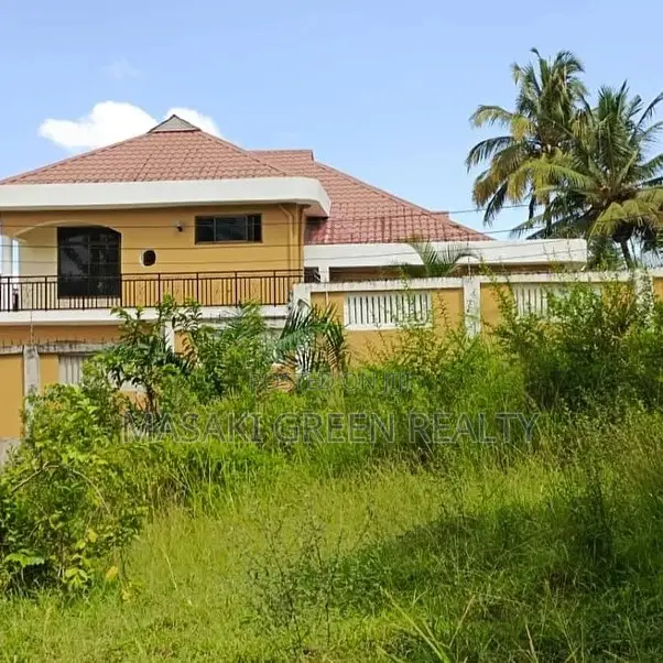 6bdrm House in Msuguru Estate, Kinondoni for sale