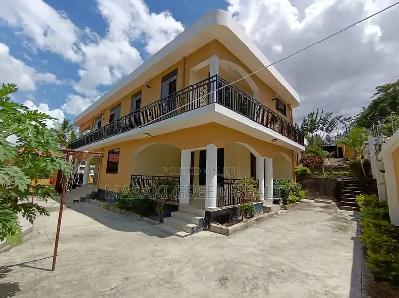 6bdrm House in Msuguru Estate, Kinondoni for sale